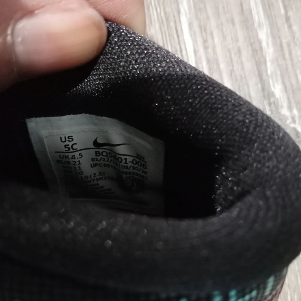 😍Kids Nike Kyrie 6 Unisex Nike sneakers😍 - Picture 6 of 7